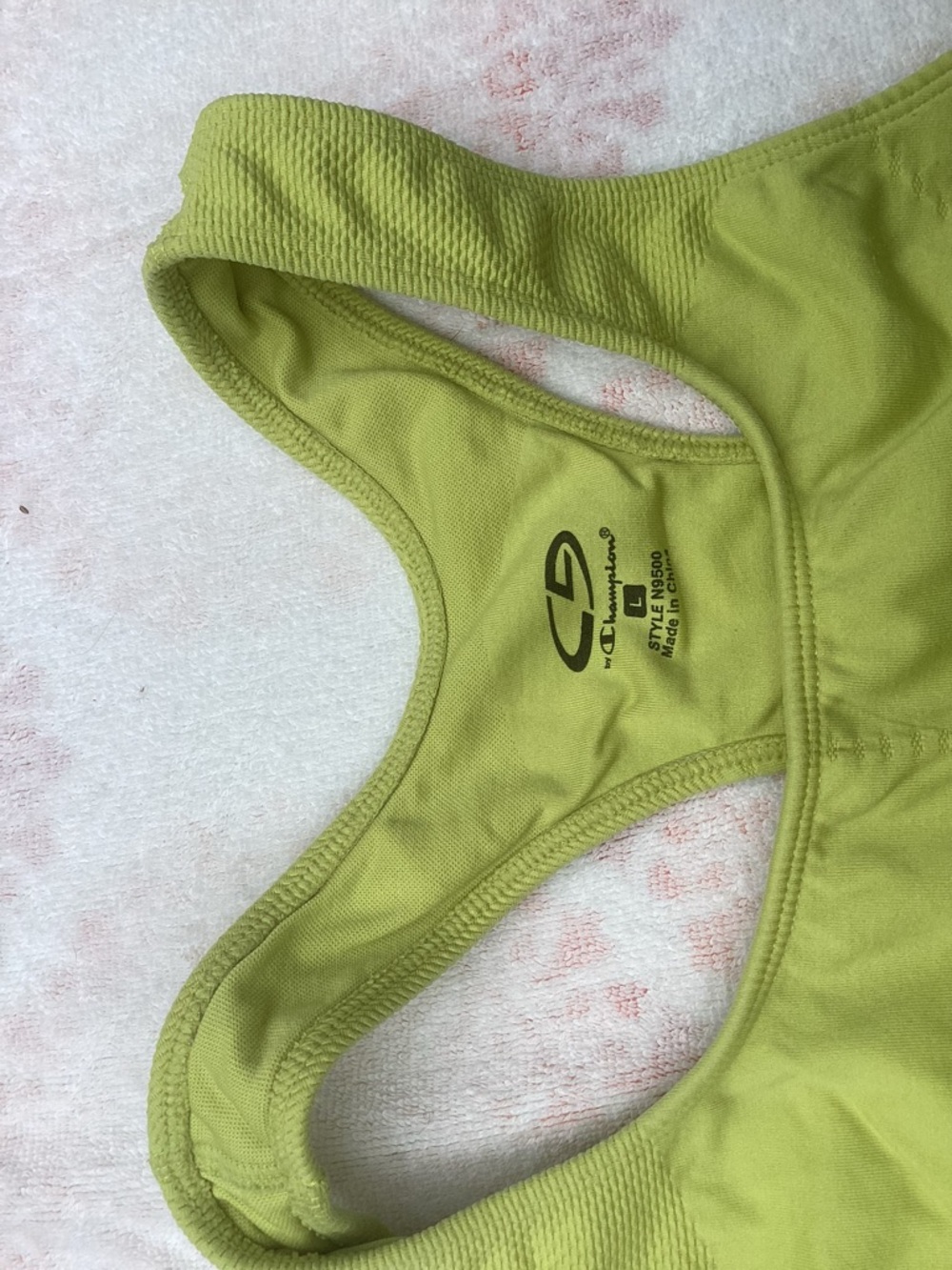 4 sports bras, Alo, Champion and all in motion size L - Picture 3 of 4